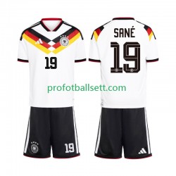 Fotballdrakt Tyskland Leroy Sane 19 Barn Hjemmekit VM 2026 Kortermet