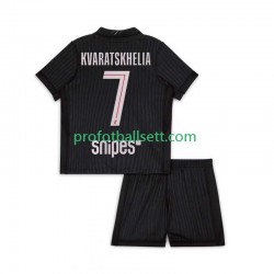 Fotballdrakt Paris Saint-Germain Khvicha Kvaratskhelia 7 Barn Fjerdekit 2025-2026 Kortermet