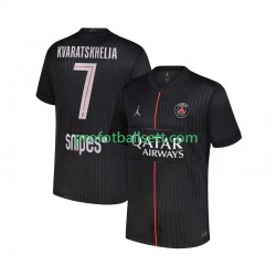 Fotballdrakt Paris Saint-Germain Khvicha Kvaratskhelia 7 Herre Fjerdekit 2025-2026 Kortermet