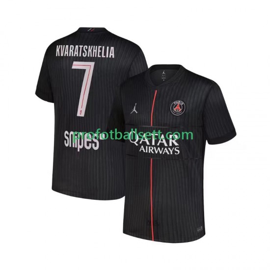 Fotballdrakt Paris Saint-Germain Khvicha Kvaratskhelia 7 Herre Fjerdekit 2025-2026 Kortermet