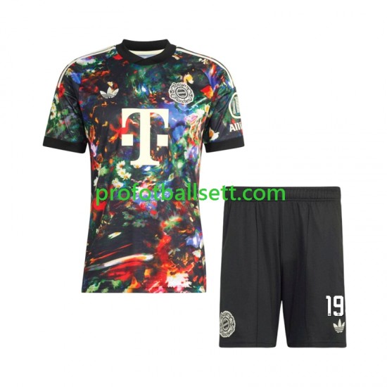 Fotballdrakt FC Bayern München Alphonso Davies 19 Oktoberfest Barn Hjemmekit 2026-2027 Kortermet