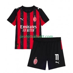 Fotballdrakt AC Milan Christian Pulisic 11 Barn Hjemmekit 2025-2026 Kortermet